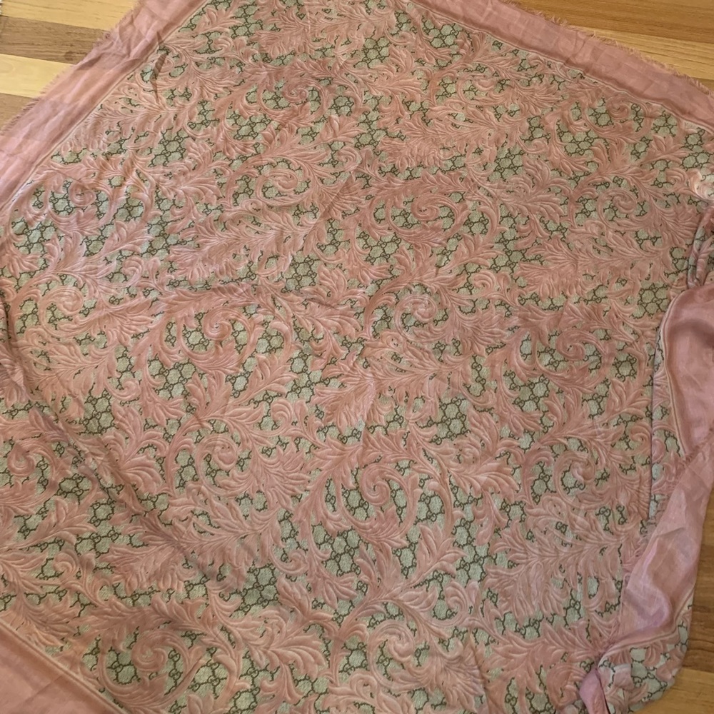 Gucci scarf ❌ Last One❌ - Picture 7 of 10